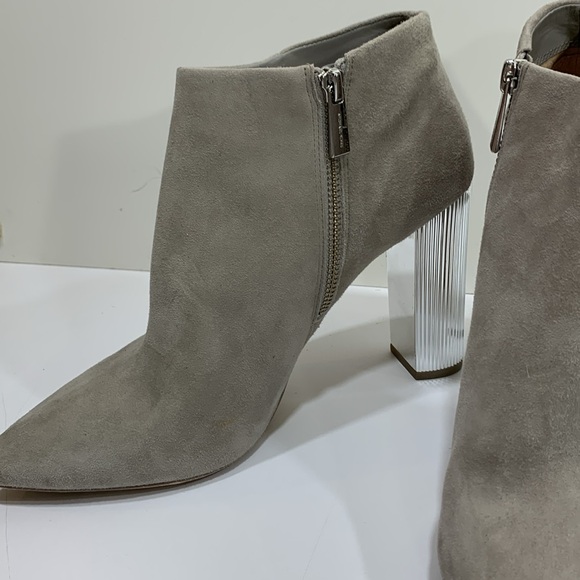Michael Kors shoe boots size 9 1/2
Suede silver heel - Picture 8 of 10